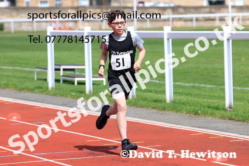 1500 metres, 2026 Elswick Harriers Event, Wentworth, Hexham. Photo: David T. Hewitson/Sports for All Pics